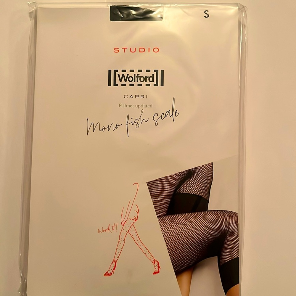 Wolford studio 

mono fish scale Capri Leggings